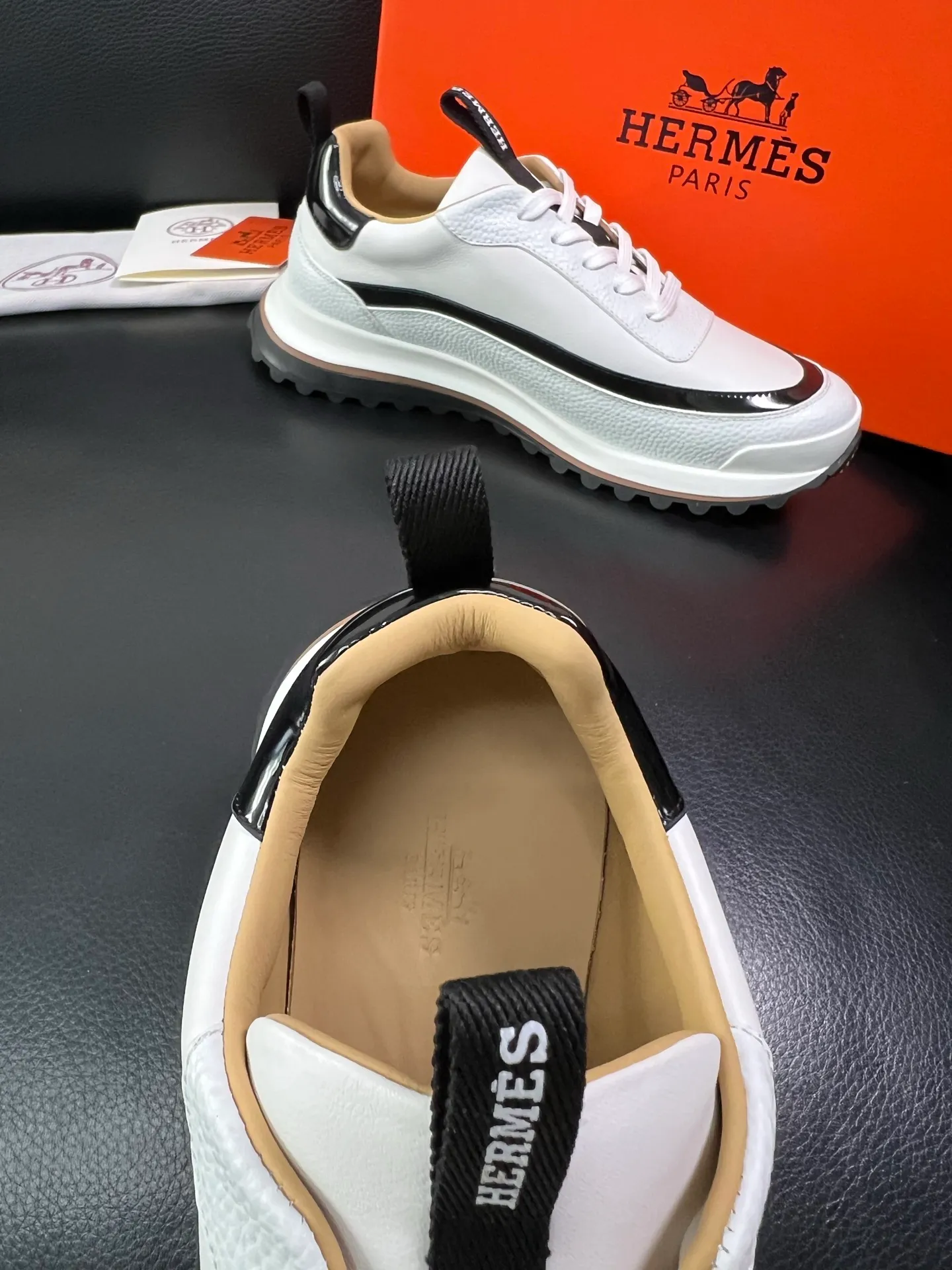 Men's shoes 💰800 Hermes top purchasing Hermes counters are on sale simultaneously with original factory configuration, original cowhide fabrics imported from Italy, high-quality splicing technology, fully imported water-dyed cowhide linings, soles: original soles specially provided by the factory are super comfortable, the original factory follows the order and high quality, you can enter and exit the counter at will, welcome to compare at the counter, code number 39-44 (customized 38 45) 85863